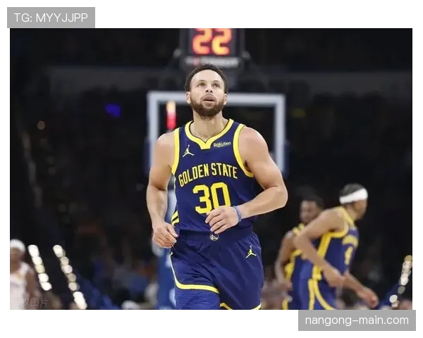 威金斯比上季更专注无球跑位为库里制造空位