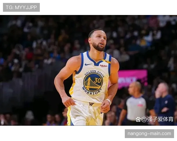 拉梅洛挡拆制造空位，对比库里更偏组织