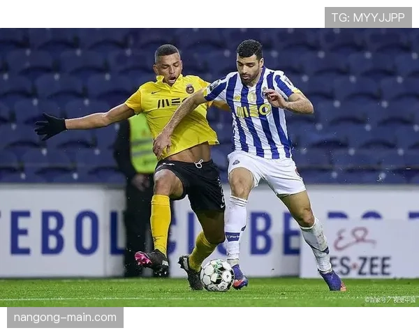 库尔图瓦连续关键战高效出球，对比上赛季角色转变主导防线发起