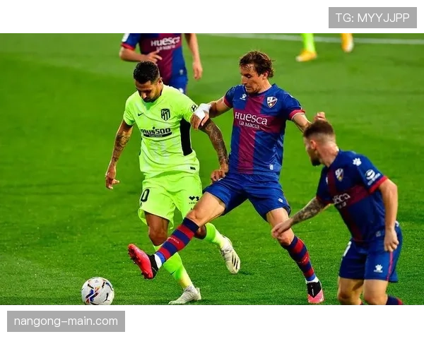 斯通斯与迪亚斯：技术型vs指挥型中卫差异解析