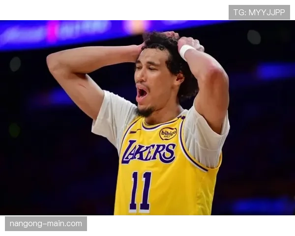 海耶斯挡拆制造错位提升得分效率拉开球队空间